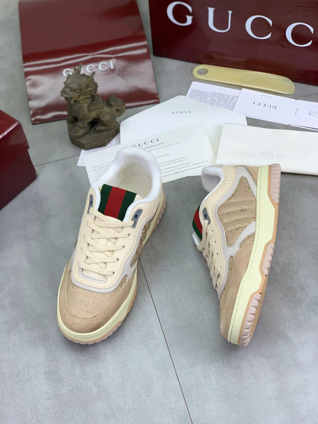 Men's men's shoes 💰P542 new Gucci Gucci couple 🧑‍🤝‍🧑 autumn and winter low-end catwalk casual sneakers, top version! Oil edge craftsmanship. New model for early spring, creating a perfect style, cool and sassy, ​​c-position fashionable wear, classic shoe style with retro and futuristic feel, showing exquisite texture! Open mold to customize high-density outsole. Comes fully packaged. Size: 35-45 Fabric: Imported calfskin punching Lining: Imported original towel lining